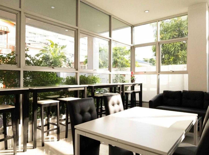 Food & Drinks, RQ Bangkok Sukhumvit 50 by Collection O, Khlong Toey