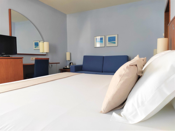 Bedroom 3, Hotel Delfin 4 Sup, Girona