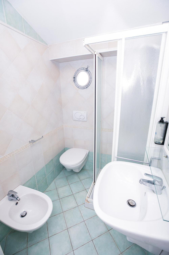 Bathroom 3, Hotel Brienz, Rimini