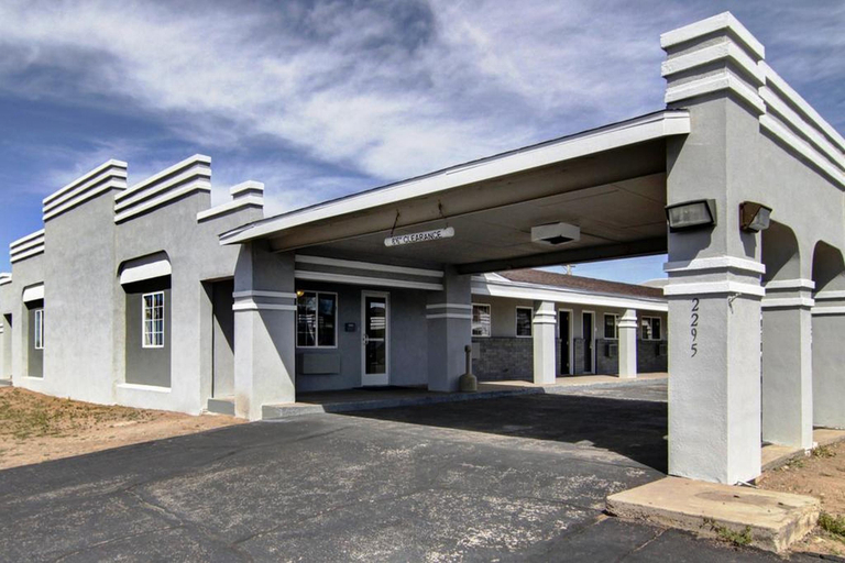 Exterior & Views 2, Econo Lodge Inn & Suites Santa Rosa, Guadalupe
