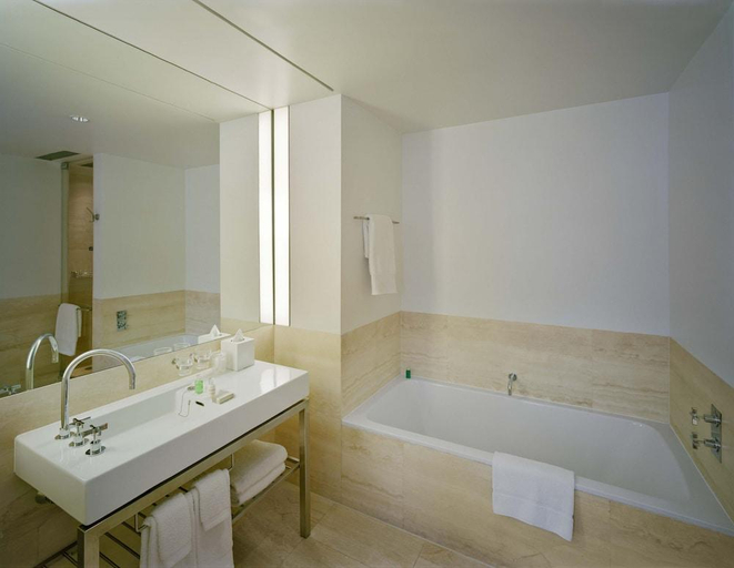 Bathroom 5, The Bryant Park Hotel, New York