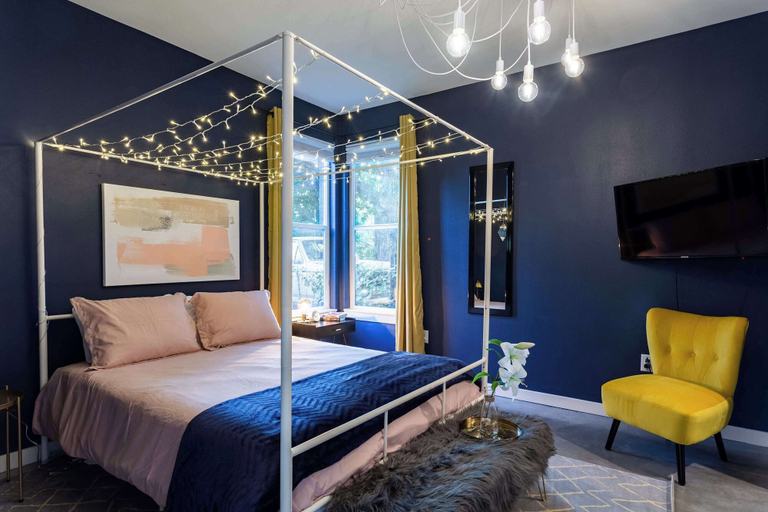 Bedroom 3, Modern ATX Mansion Walk to 6th Street, Travis