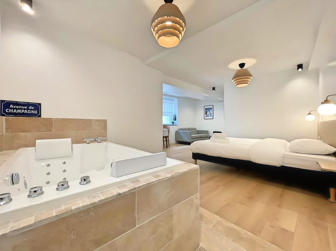 Bathroom 5, Les Fauvettes, Marne