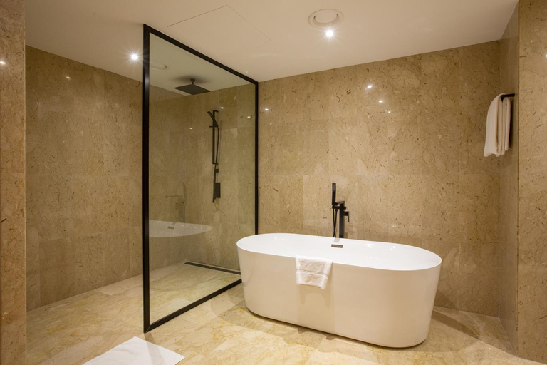Bathroom 5, Dubai Marine Beach Resort & Spa, Dubai