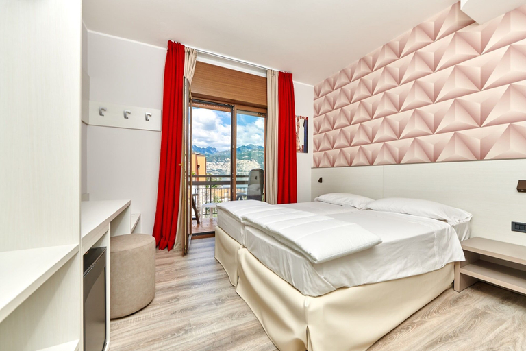 Bedroom 2, H Catullo Malcesine, Verona