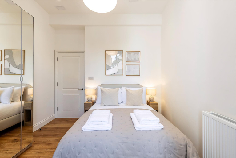 Bedroom 3, Bright Elegant Chelsea Getaway Private Balcony!, London