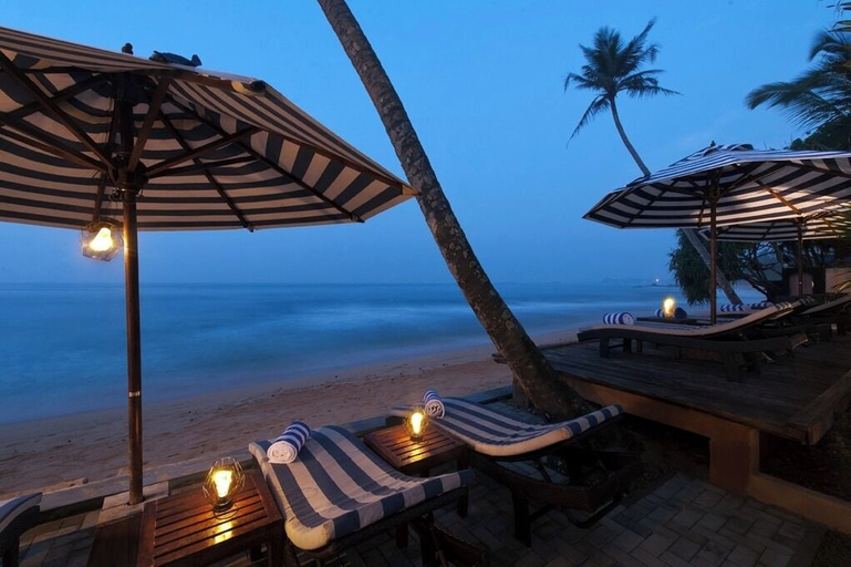 Others 5, Isle Of Thalpe, Galle Four Gravets