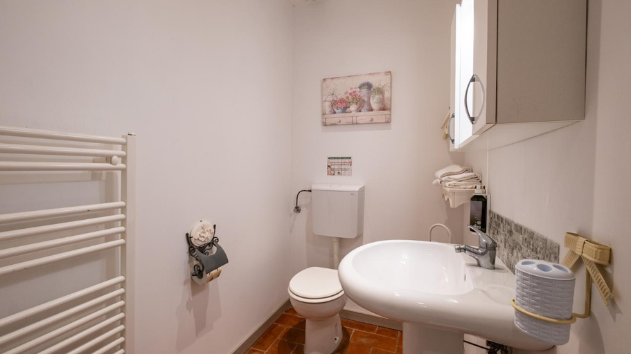 Bathroom 4, Il Castagnolo Country B&B, Siena