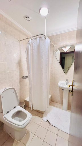 Bathroom 4, Connaught Palace Hotel, Dubai