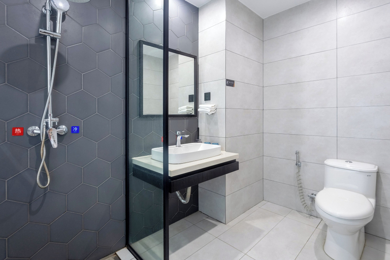 Bathroom 4, キントン オテル, Vangvieng