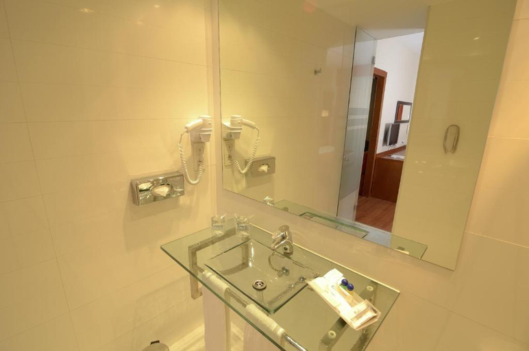 Bathroom 4, Xon's Valencia, Valencia