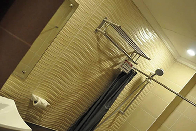 Bathroom 4, Hotel Lapira, Vigan City