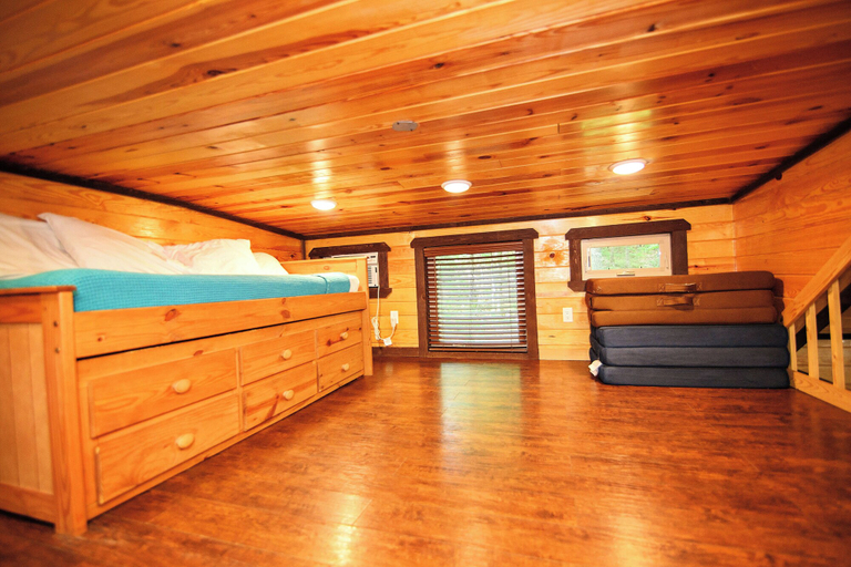 Bedroom 3, Codex Cabin, Pike