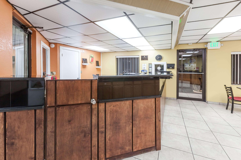 Public Area 5, Super 8 By Wyndham Clinton Ok, Custer