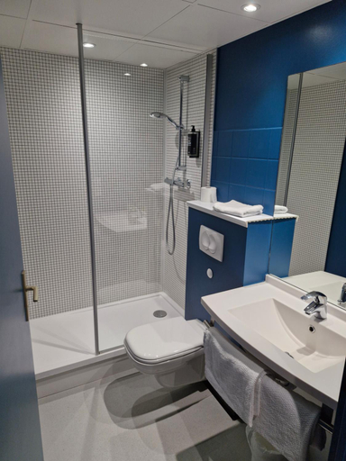 Bathroom 3, ibis budget Saint Die des Vosges, Vosges