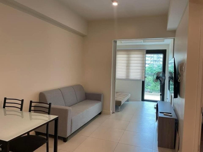 Others 5, 19 East, Muntinlupa