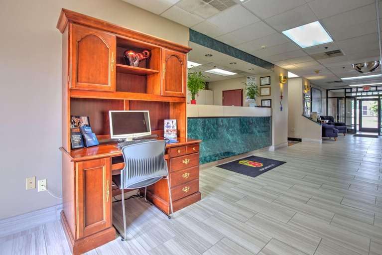 Public Area 5, Super 8 by Wyndham Waterloo, Monroe
