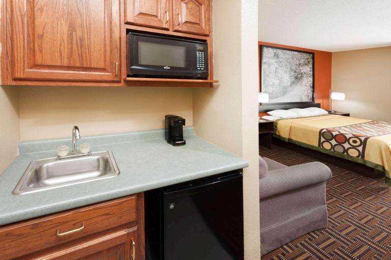 Bathroom 5, Super 8 by Wyndham Rochester, Fulton