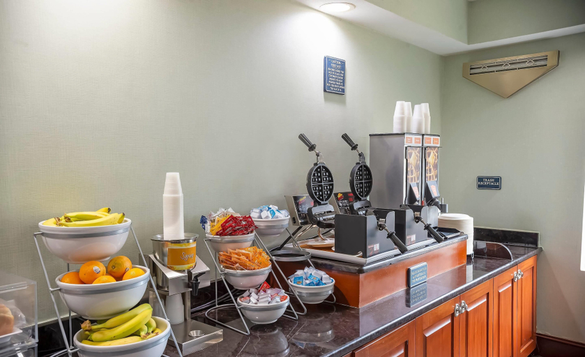 Food & Drinks 5, Comfort Suites Outlet Center, Buncombe