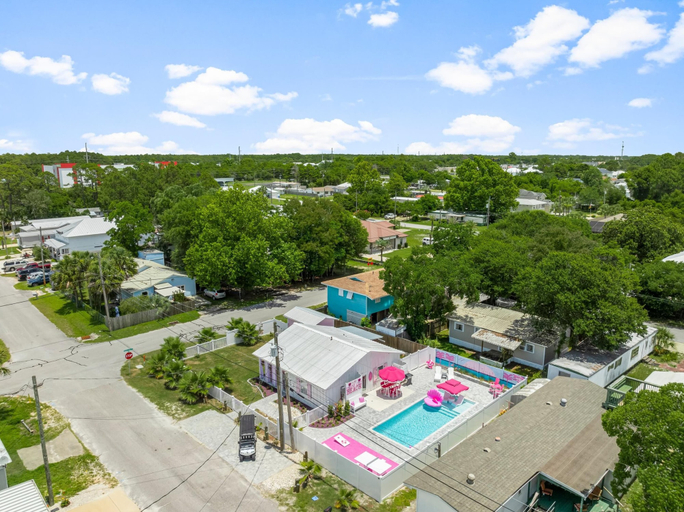 Others 3, Beach House - Pink Prerogative by PHG, Bay