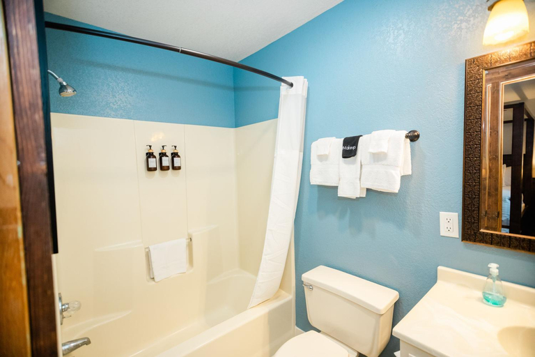 Bathroom 5, Sylvan Valley Lodge & Cellars, White
