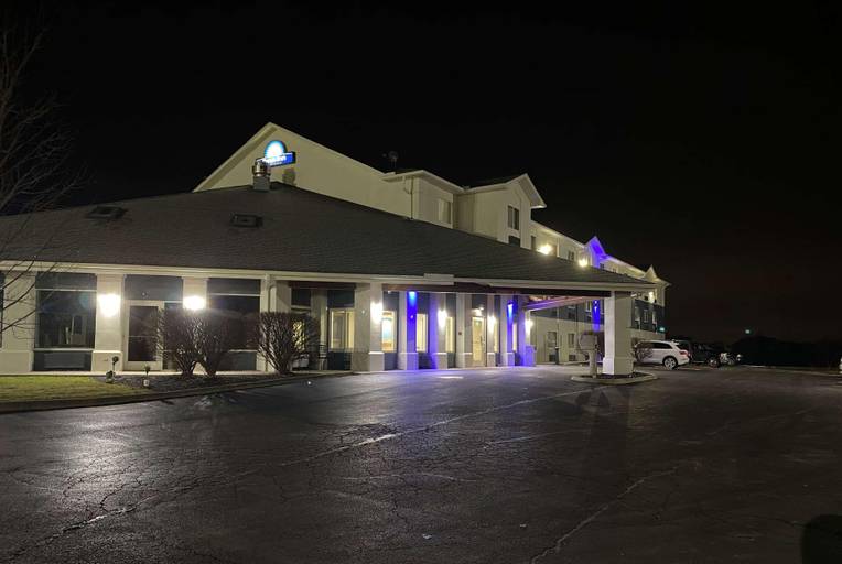 Exterior & Views 2, Days Inn by Wyndham Batavia Ohio, Clermont