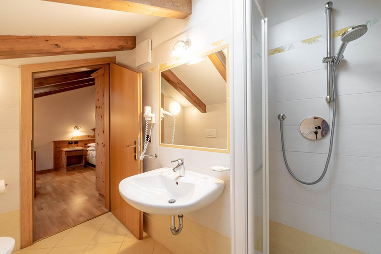 Bathroom 4, Hotel Villetta Maria Cottage, Trento