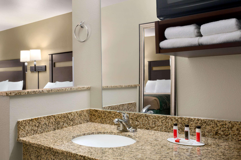 Bathroom 4, Baymont by Wyndham Glendive, Dawson