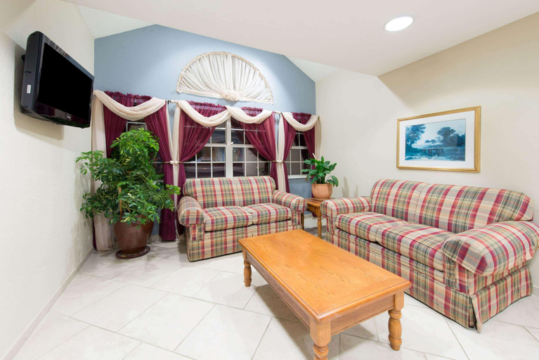 Public Area 3, Microtel Inn by Wyndham Georgetown, Scott