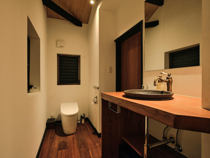 Bathroom 3, Tsumugi Nishinotoinhanayacho, Kyoto