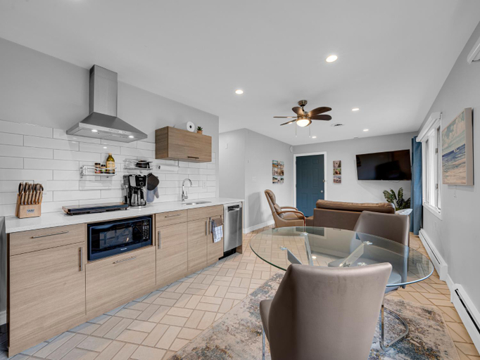 Others 3, Coastal #1 and Cozy #2 - Seacliff Beach Suites, Essex