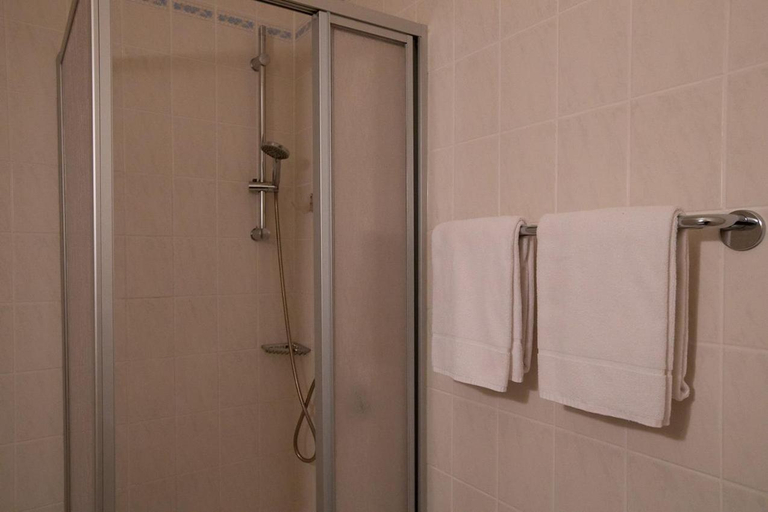 Bathroom 4, Hotel Schlosshof Dolgesheim, Mainz-Bingen
