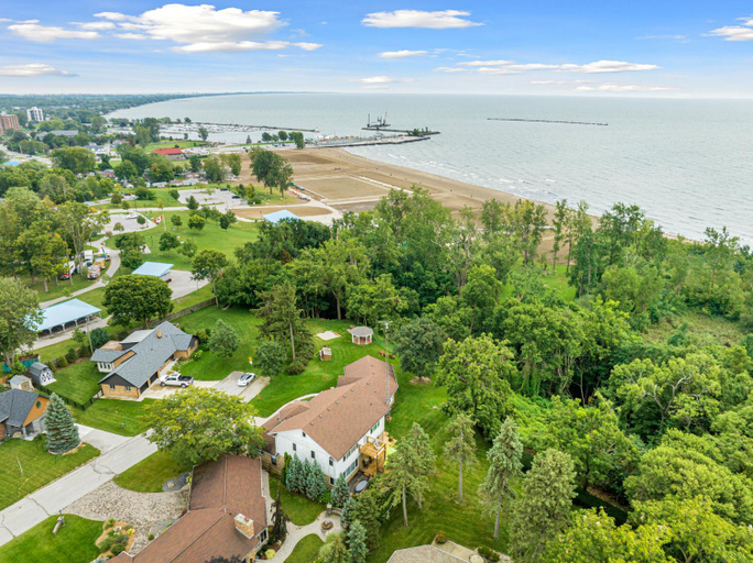 Others 2, Coastal #1 and Cozy #2 - Seacliff Beach Suites, Essex