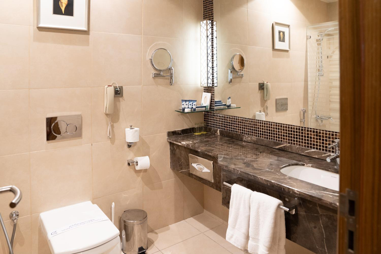 Bathroom 5, Golden Tulip Al Qassim