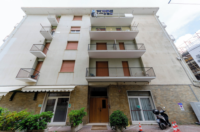 Exterior & Views 2, Spacious flat with Balcony, Genova