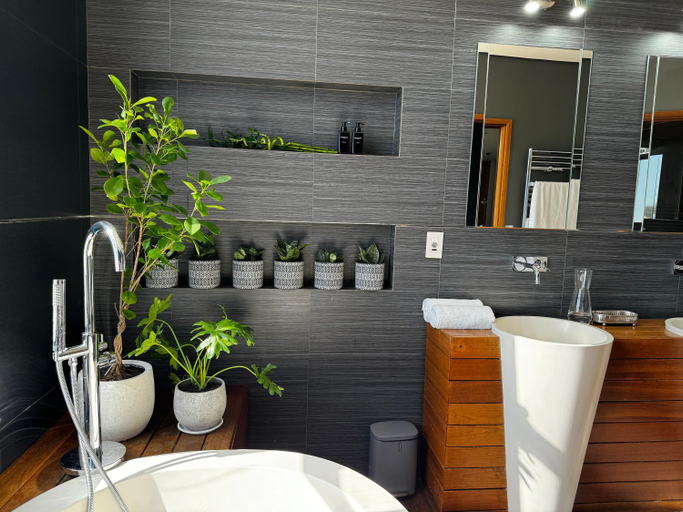 Bathroom 3, Beachfront Luxury Oasis, Walvisbay Rural