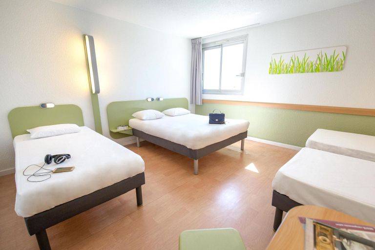 Bedroom 3, ibis budget Fréjus Saint Raphäel Centre et Plage, Var