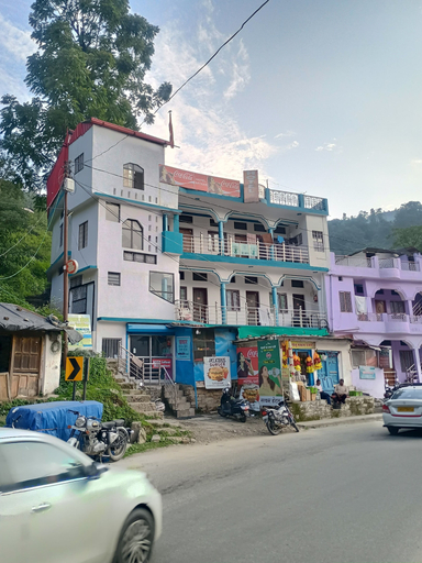 Exterior & Views