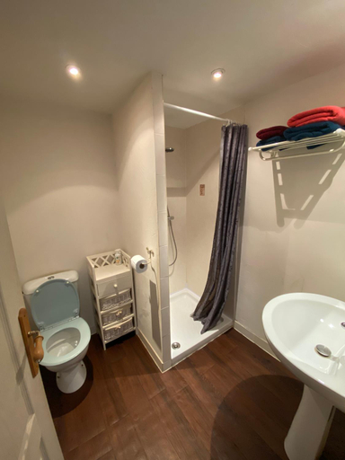 Bathroom, Les Granges d'Ignaux, Ariège
