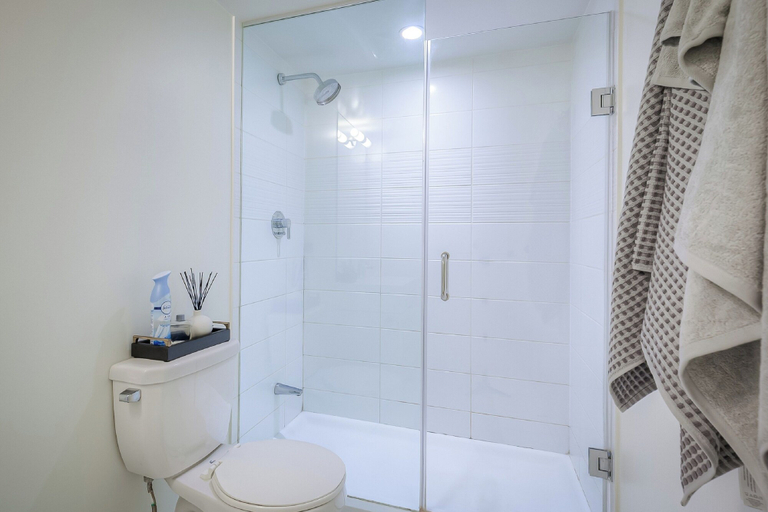 Bathroom 3, Skyline Waterfront Retreat, Toronto