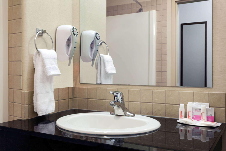 Bathroom 4, Ramada by Wyndham Weyburn, Division No. 2