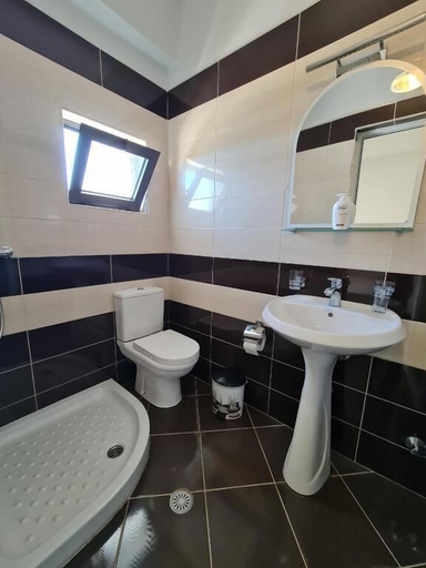 Bathroom 3, Hotel Ardiani, Sarandës