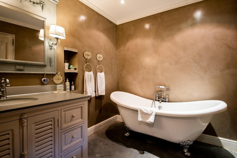 Bathroom 4, Le Tresor des Templiers, Drôme