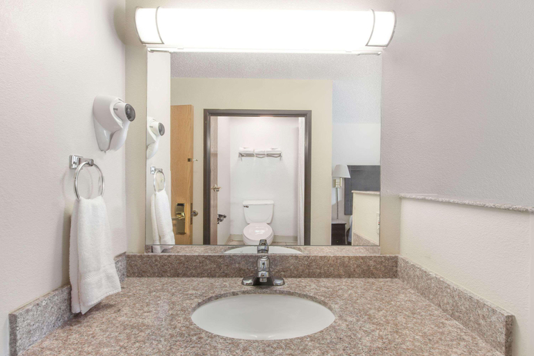 Bathroom 4, Super 8 by Wyndham Cleveland TX, Liberty