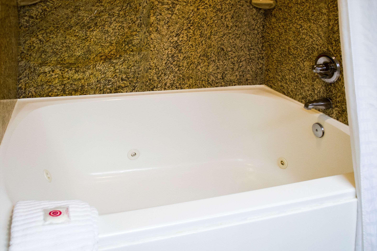Bathroom, Quality Inn Clarksville - Exit 11, Montgomery