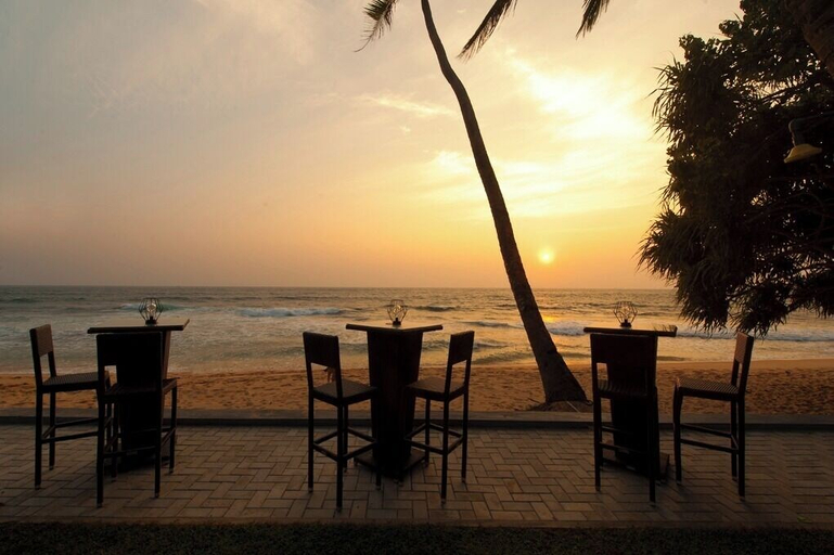 Food & Drinks, Isle Of Thalpe, Galle Four Gravets
