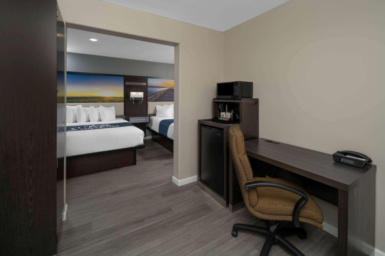 Bathroom 4, Days Inn by Wyndham Galt/Elk Grove South, Sacramento