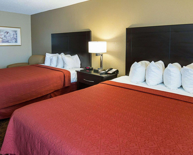Bedroom 4, Quality Inn Magnolia, Columbia