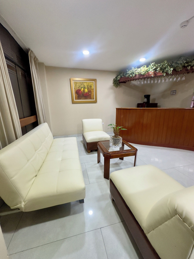 Others 5, Asturias Inn, Lima
