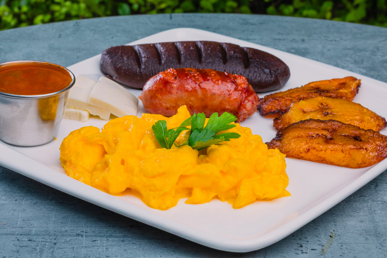 Food & Drinks 5, Adra Hostel Peten, Flores